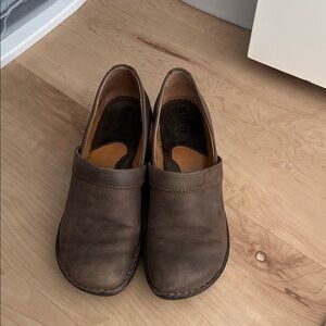Born Women’s Taupe Leather Slip-On Clog size 7.5